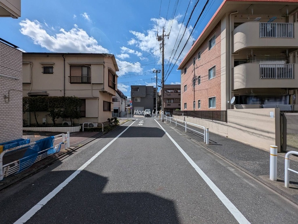 高島平第二ローヤルコーポ　南側 前面道路